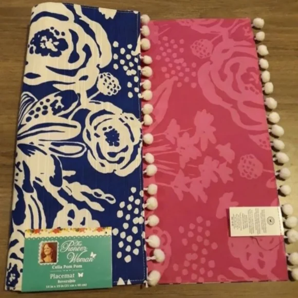 Pioneer Woman placemats Celia Pom Pom - 4 qty - Picture 1 of 2